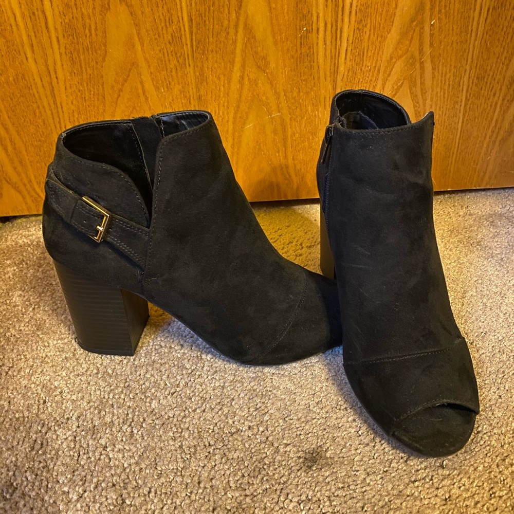 Black heel booties